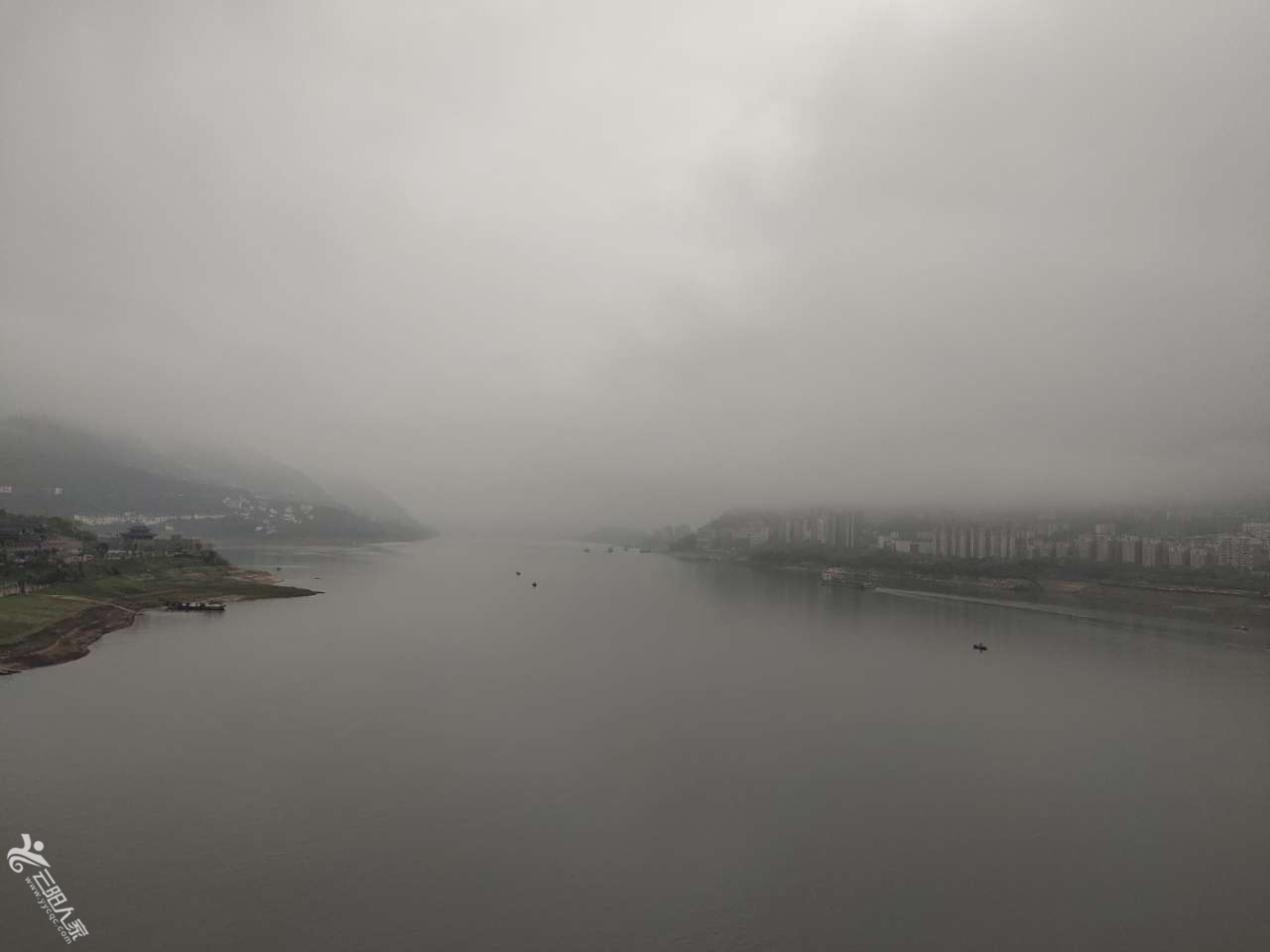 下雨后的江面太美了