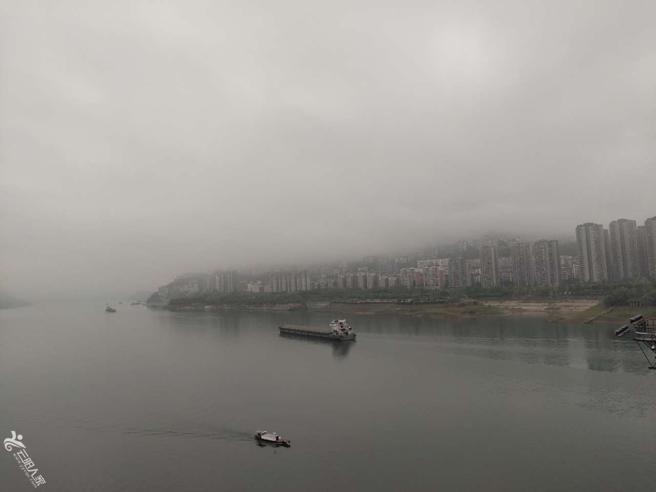 下雨后的江面太美了